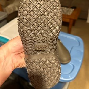 Muck shoes never been worn